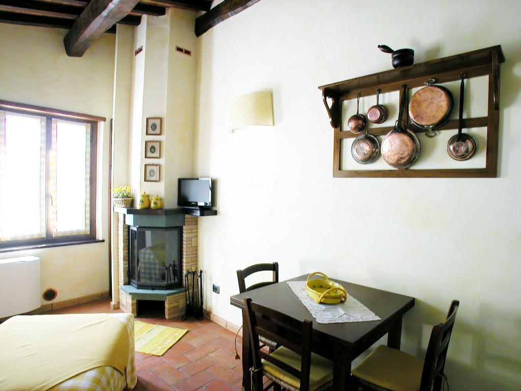 Agriturismo Istrice Innamorato كامبيلو سول كليتونو الغرفة الصورة